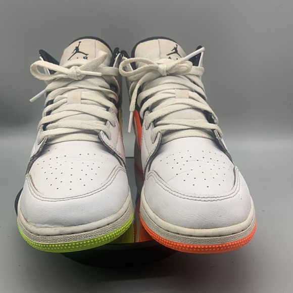 AUTHENTIC Nike Air Jordan 1 Notebook Mid Size 6Y (7.5Women) - Picture 3 of 10